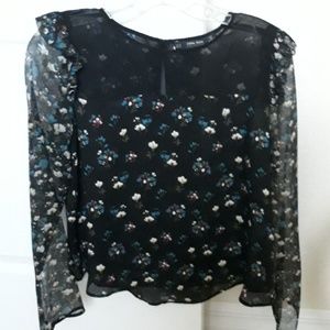 NWOT floral blouse size M.